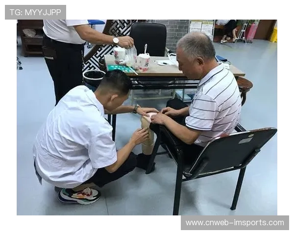 阿尔卡拉斯教练组全程陪同总决赛,研究快速场地战术